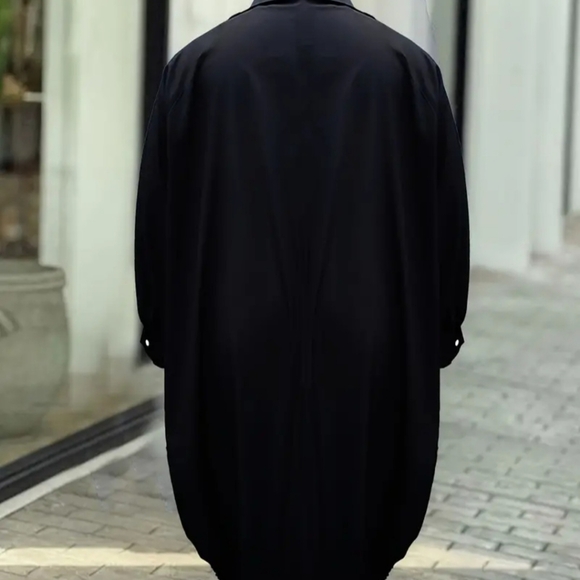 Black high low dress it is very elegant and classy. - Picture 4 of 5